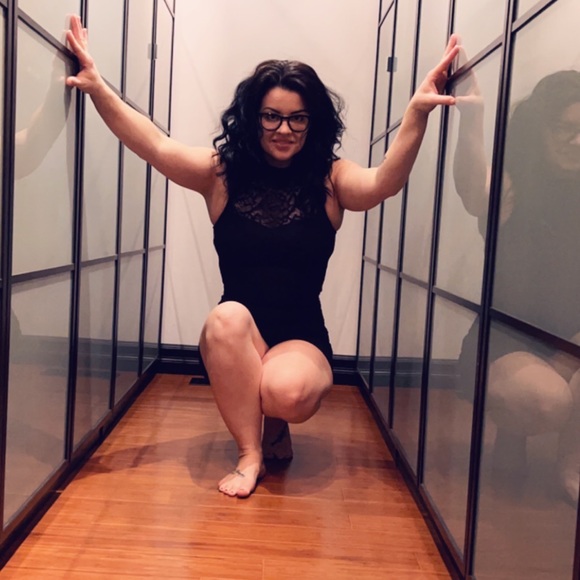 Meet your Posher, Andrea - Picture 3 of 3